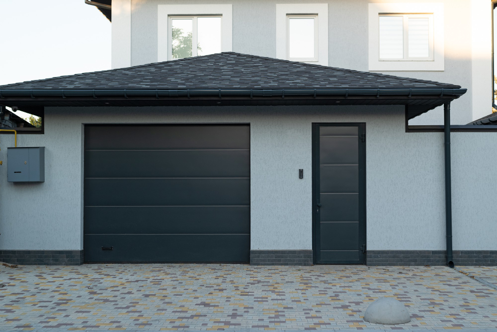 automatic-roller-blinds-garage-private-house-private-housing-appearance (1)